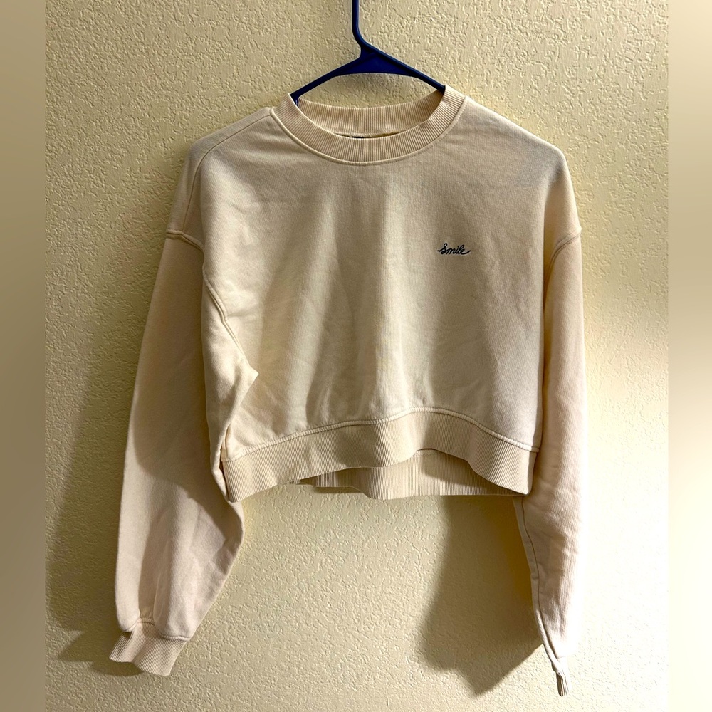 H&M crop sweatshirt, beige/cream color in good condition.